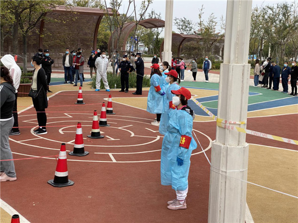 街頭閃耀“志愿紅”，市北區(qū)各方齊心協(xié)力筑牢防疫堅實堡壘