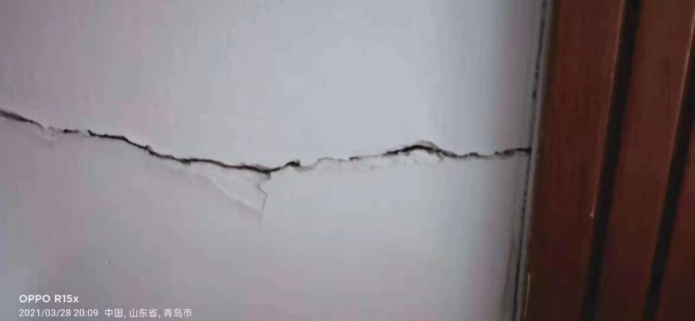 青島地鐵4號(hào)線野蠻施工造成房屋大面積裂痕