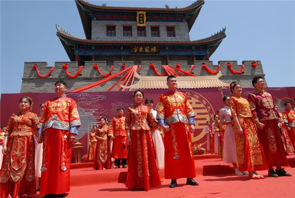 古典新風(fēng)集體婚禮“ 映紅”青島即墨古城