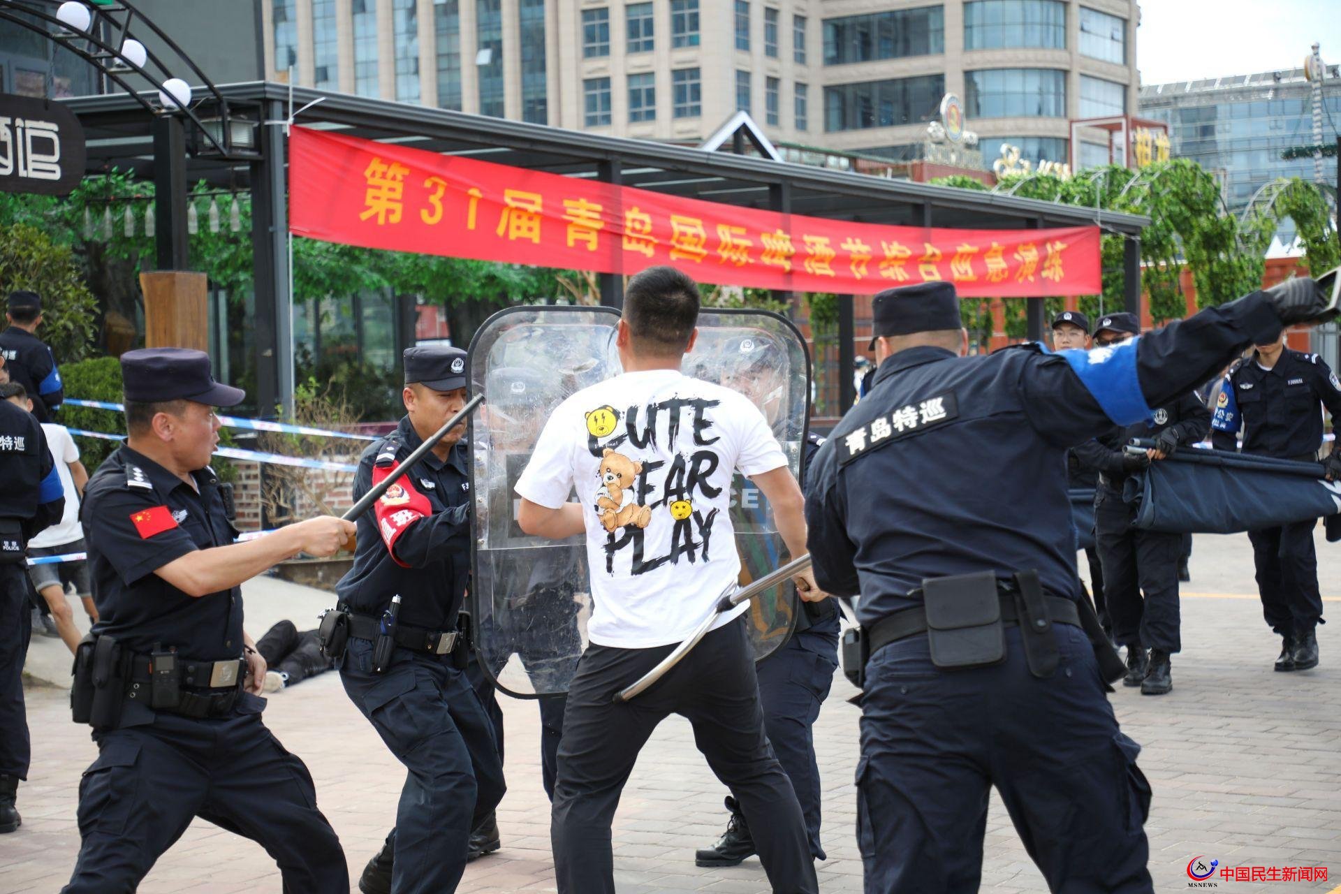 第31屆青島國(guó)際啤酒節(jié)嶗山會(huì)場(chǎng)多部門(mén)聯(lián)手舉行應(yīng)急演練