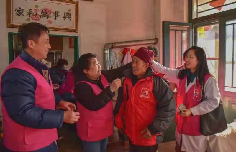 12.5國際志愿者日|市北區(qū)志愿服務(wù)團(tuán)隊持續(xù)推進(jìn)“暖冬行動”，溫暖孤寡老人