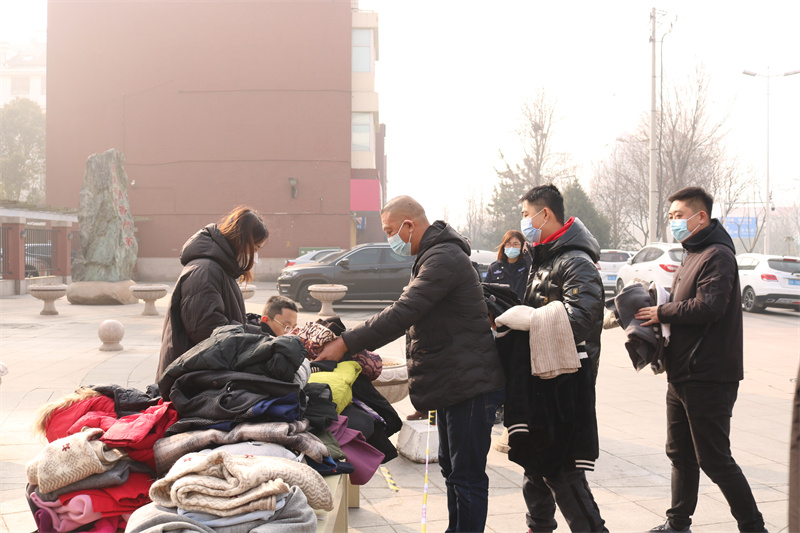 嶗山區(qū)：愛(ài)心接續(xù)傳遞，“冬衣暖人心”品牌熠熠生輝