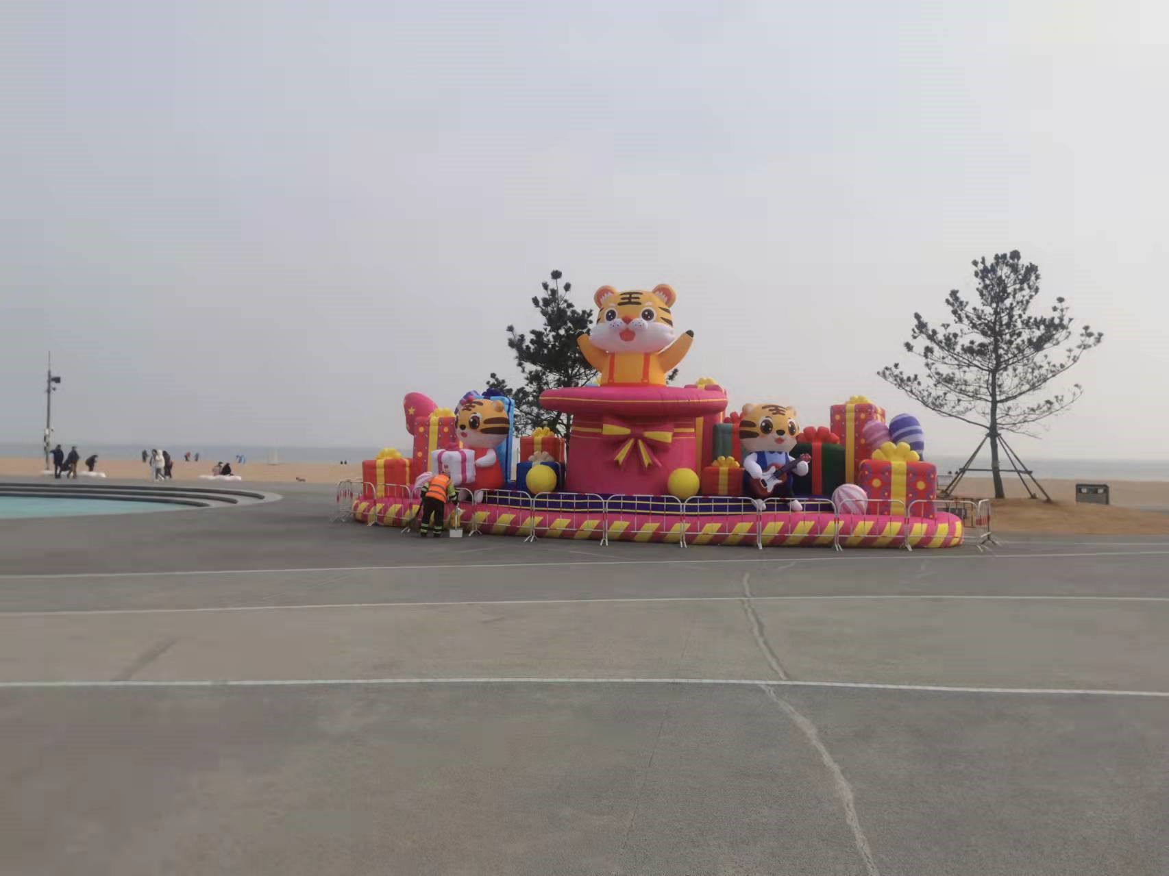 這里燈光璀璨年味濃 嶗山區(qū)城市管理局積極開展氛圍營(yíng)造活動(dòng)