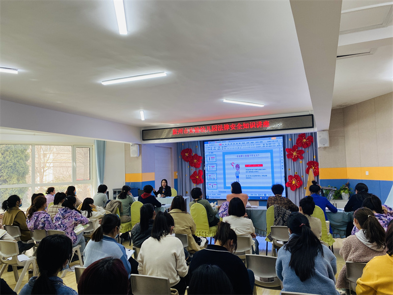 慶祝三八節(jié) 民建膠州支部女庭長送法律進校園