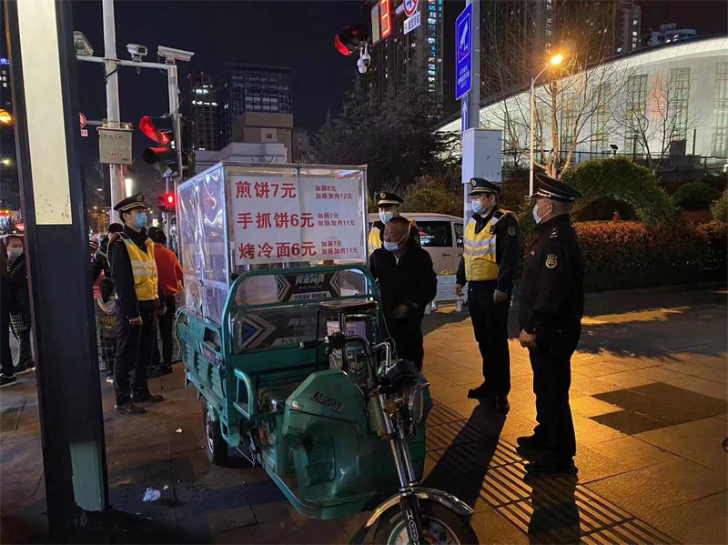 青島市北區(qū)開展露天燒烤夜間聯(lián)查行動