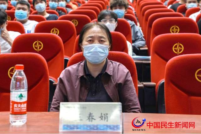 開啟＂書院制“育人新模式 恒星學(xué)院知行書院道德大講堂開講