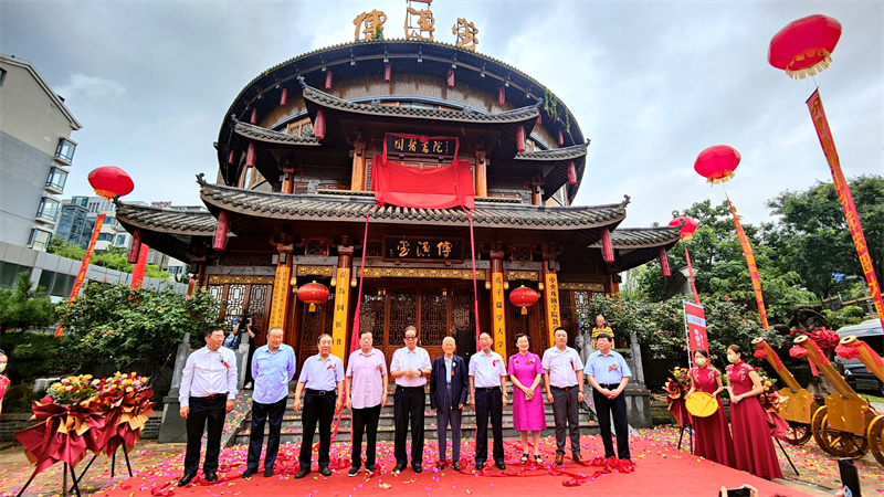 “弘揚(yáng)岐黃精粹，傳承中醫(yī)文化”首屆國(guó)醫(yī)書院健康產(chǎn)業(yè)賦能峰會(huì)在青島隆重召開