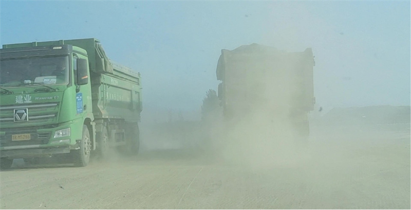 山東高速：明董諸城段工地瘋狂造“狼煙” 揚塵污染嚴重