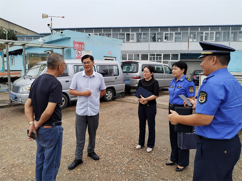 國慶假期，青島市區(qū)兩級城管聯(lián)動擰緊燃?xì)狻鞍踩y”