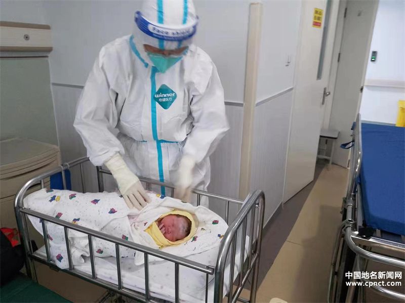 青島市北：封控區(qū)產(chǎn)婦家屬深情留言：“我看不清你的模樣，只知你是希望”