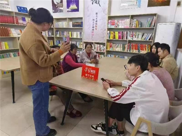 膠州市李哥莊鎮(zhèn)：“學習強國”走進農家書屋宣傳推廣活動