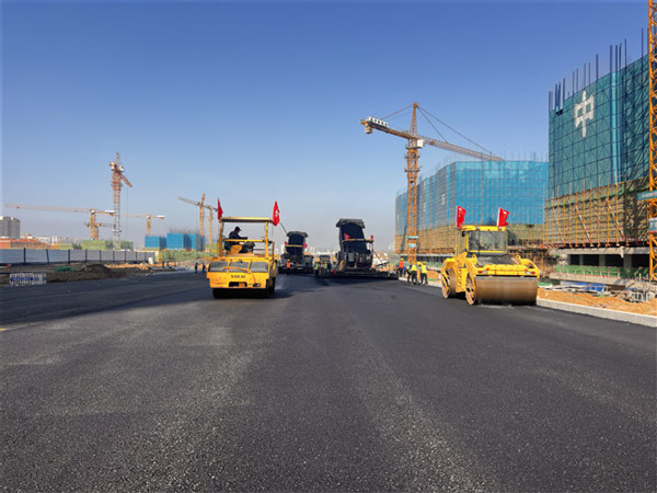 青島嶗山區(qū)大干186天實(shí)現(xiàn)合肥路東段貫通， 鋪就張村河片區(qū)的“快速通道”